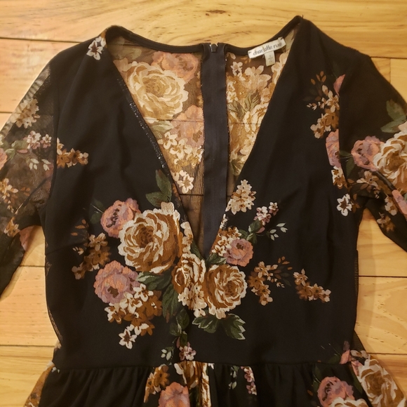 Charlotte Russe Small Black with flowers print Long Sleeve Short Romper - Picture 3 of 9